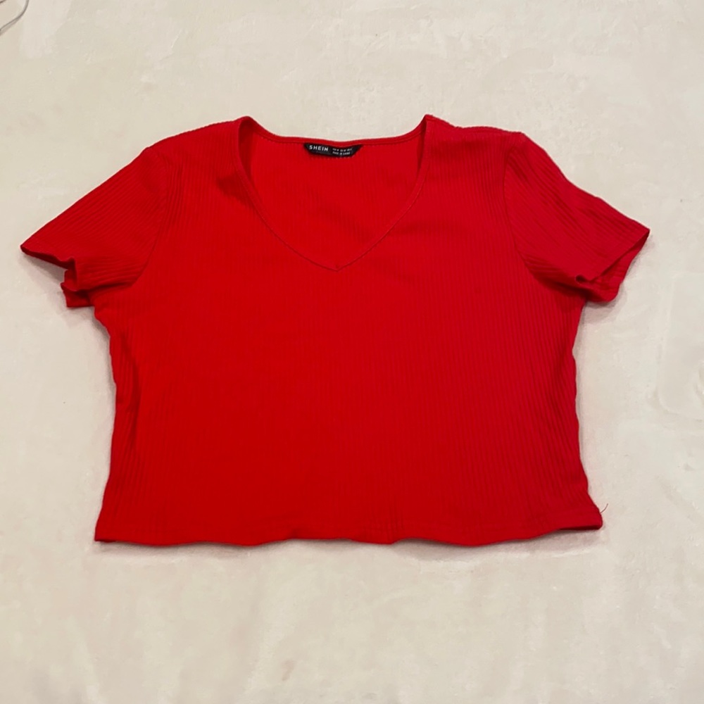 Red crop top v neck top